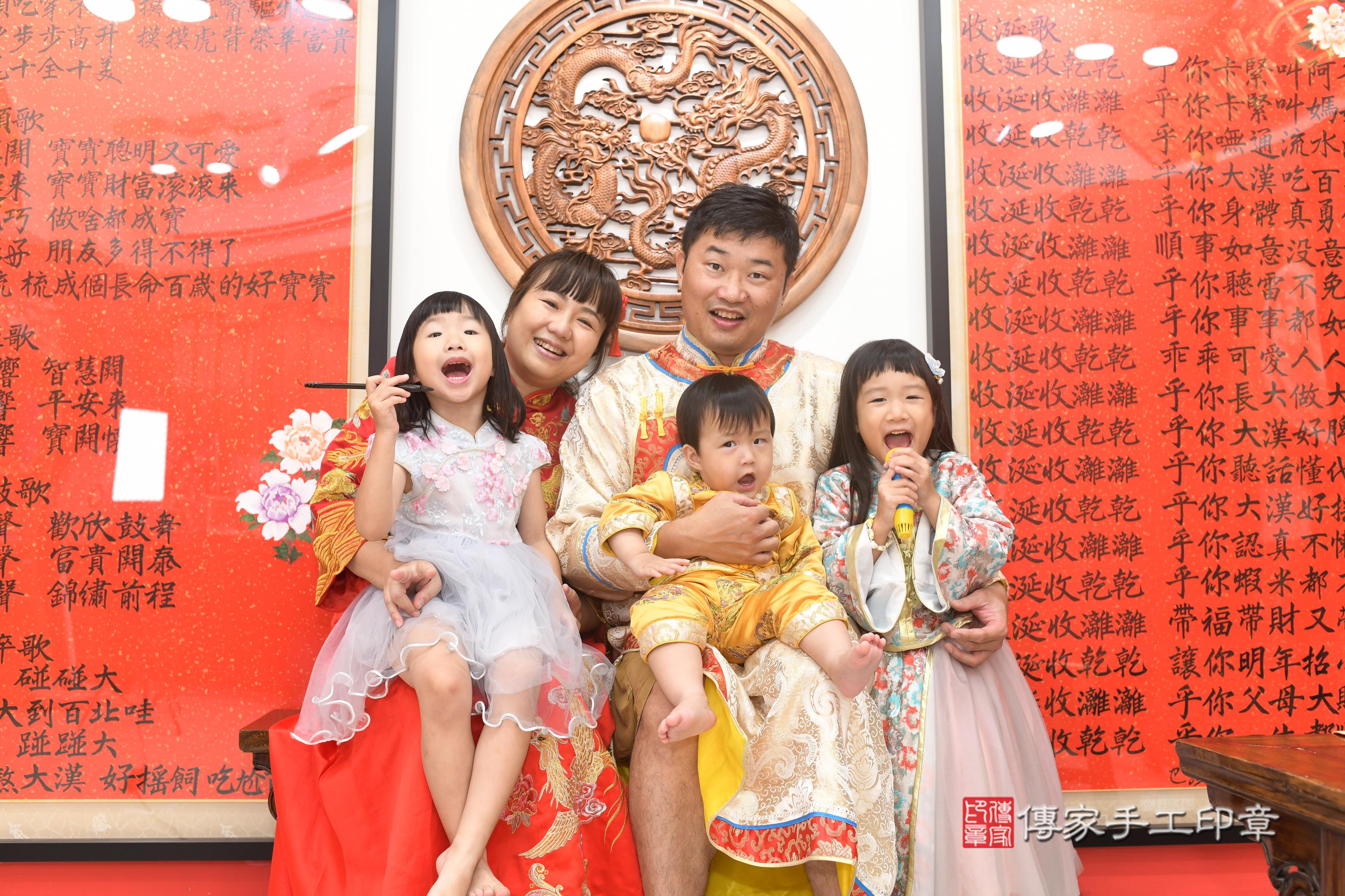 2025-07-30璿璿寶貝抓周,成人與小孩古裝禮服照。地點:傳家「高雄店」古禮會場照片集