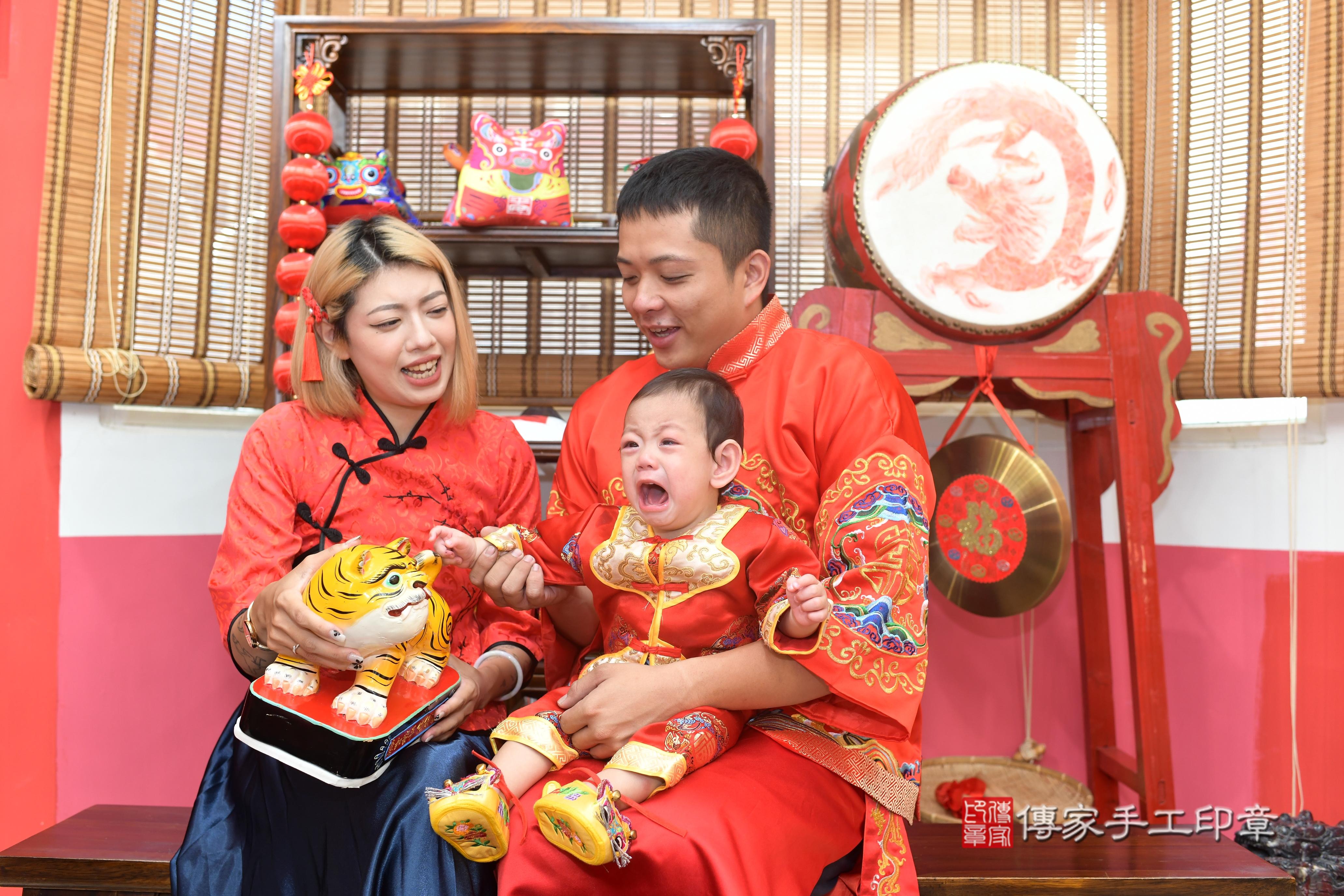 2025-07-30晨晨寶貝抓周,成人與小孩古裝禮服照。地點:傳家「高雄店」古禮會場照片集