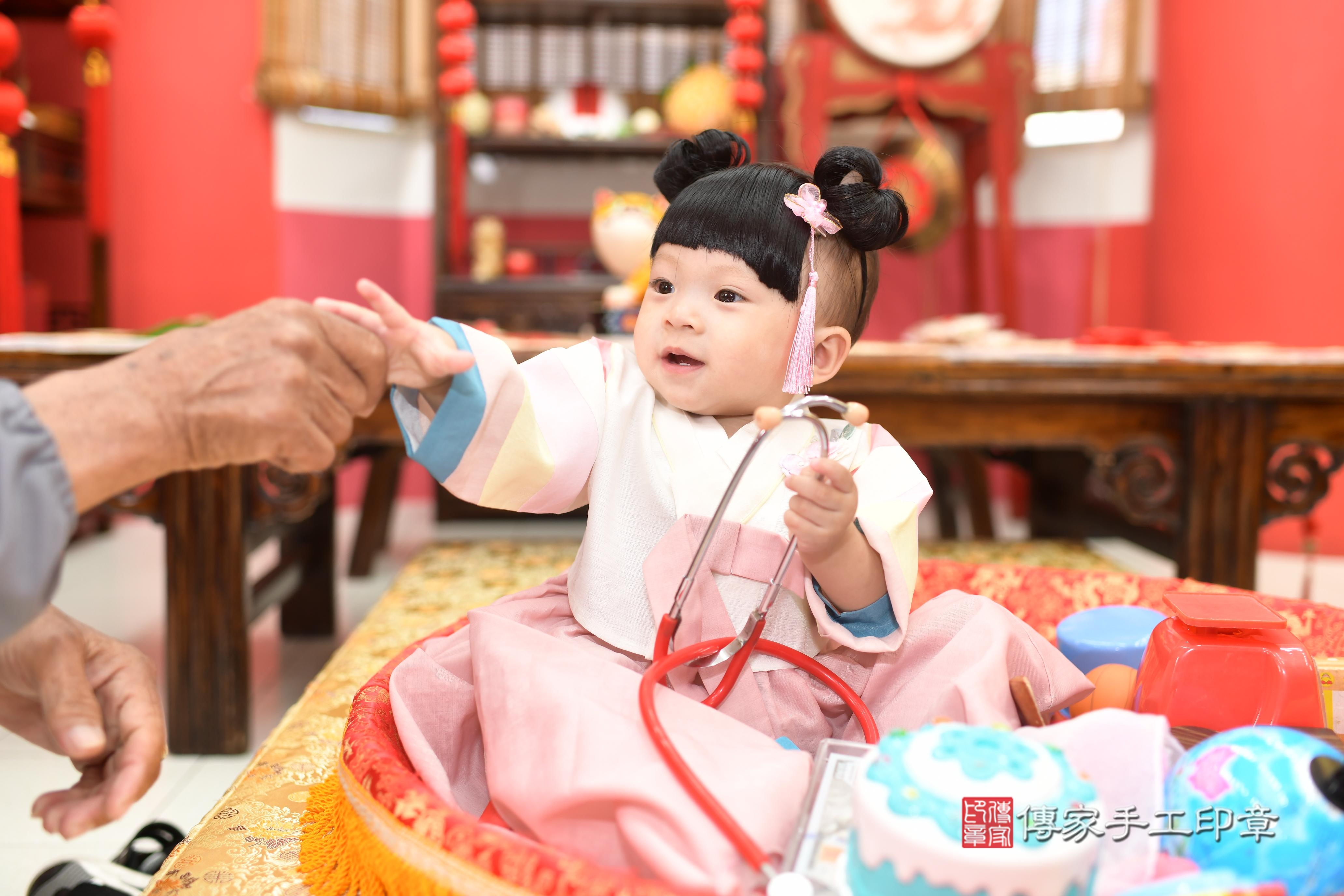 2025-07-30妃妃寶貝抓周，小孩古裝禮服照。地點：傳家「高雄店」古禮會場照片集