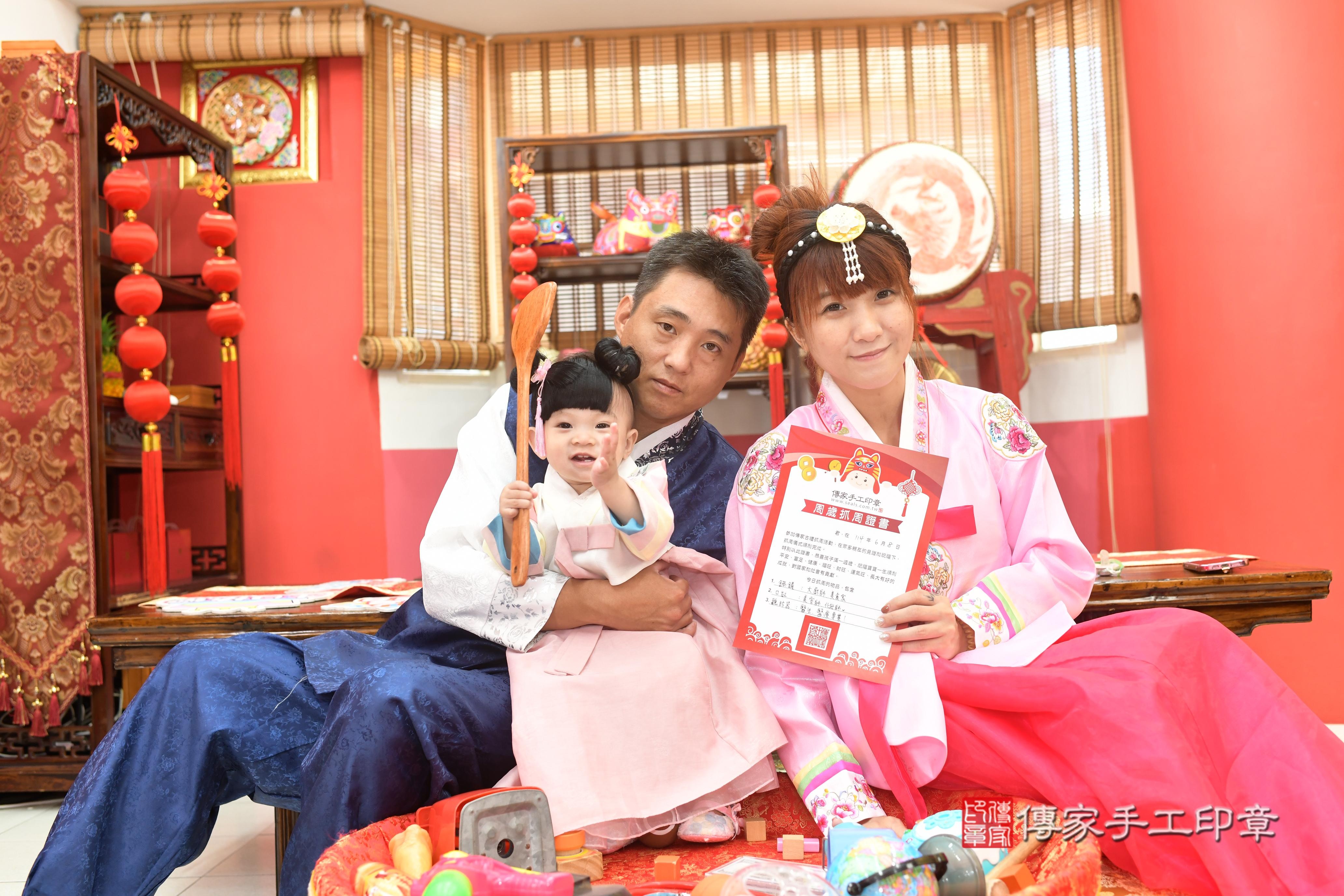2025-07-30妃妃寶貝抓周,成人與小孩古裝禮服照。地點:傳家「高雄店」古禮會場照片集