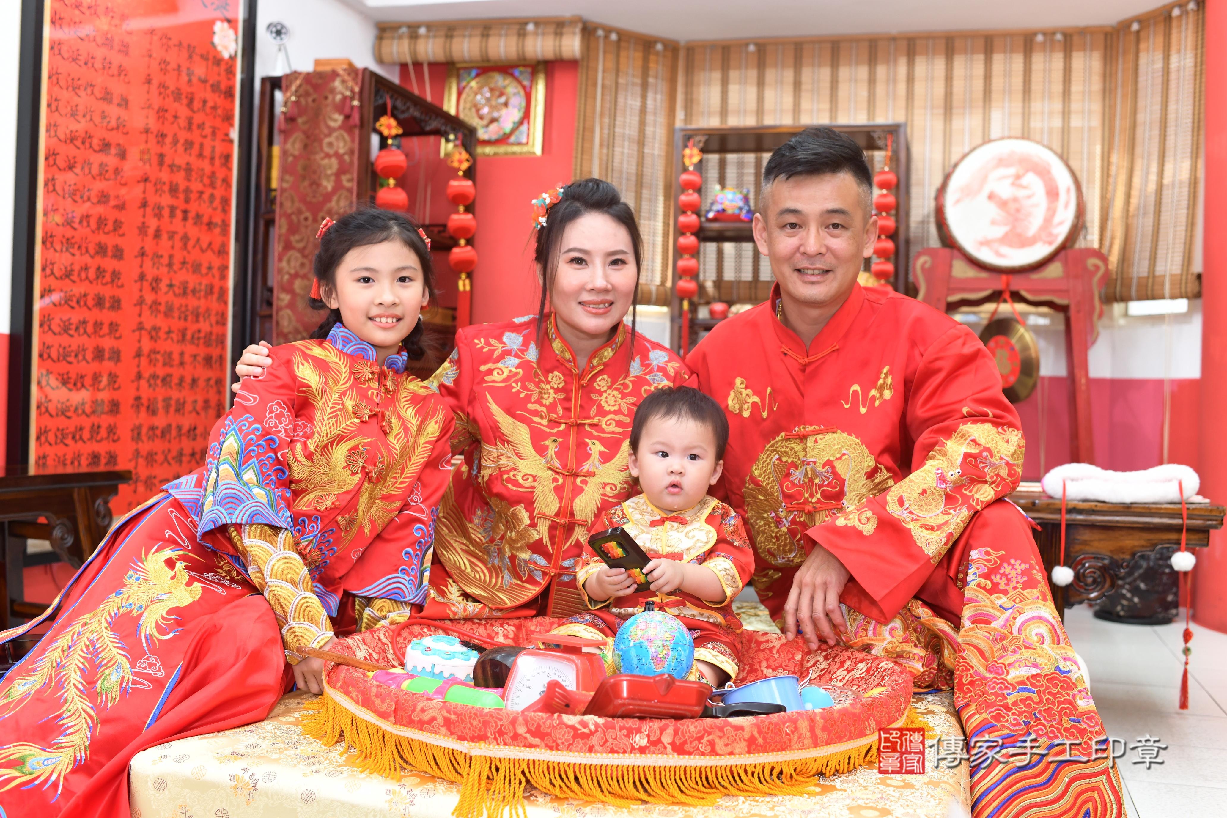 2025-07-30元元寶貝抓周,成人與小孩古裝禮服照。地點:傳家「高雄店」古禮會場照片集