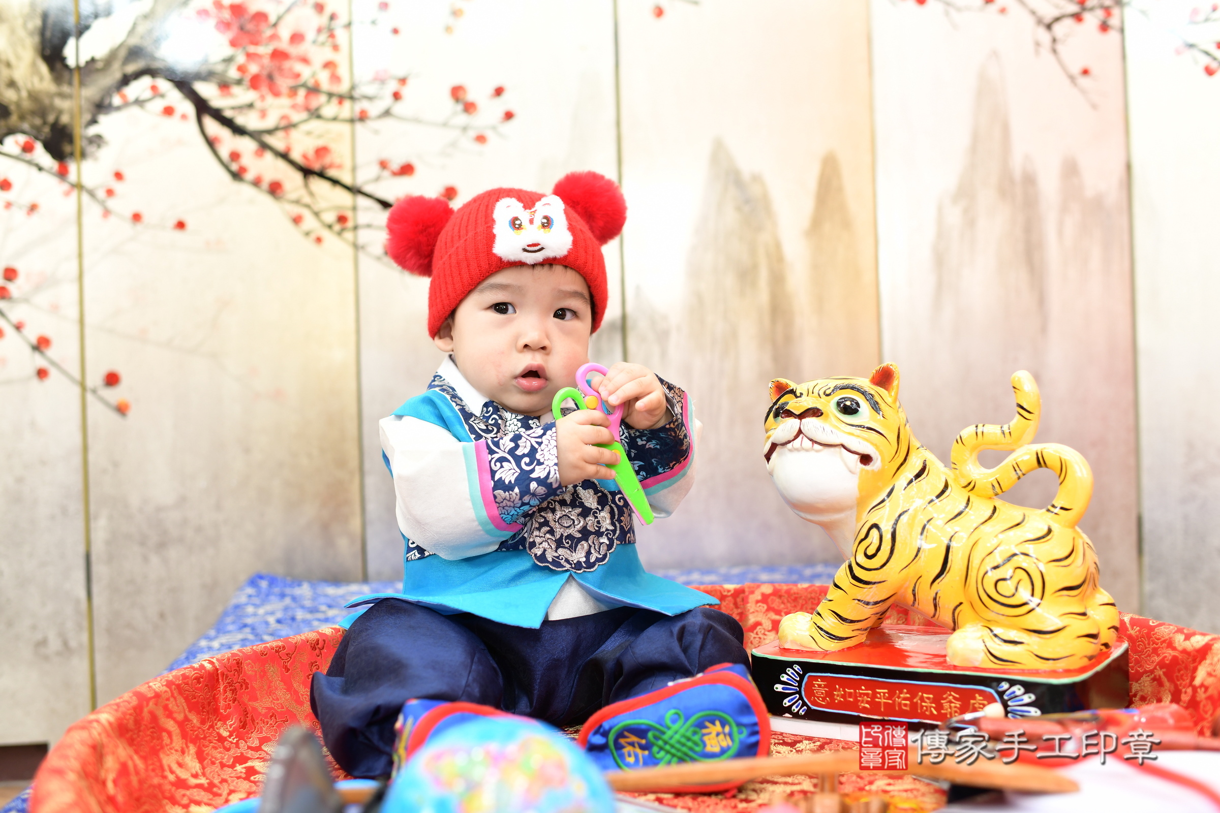 2025-07-01翔翔寶寶抓周，小孩古裝禮服照。地點：傳家「新北店」古禮會場照片集