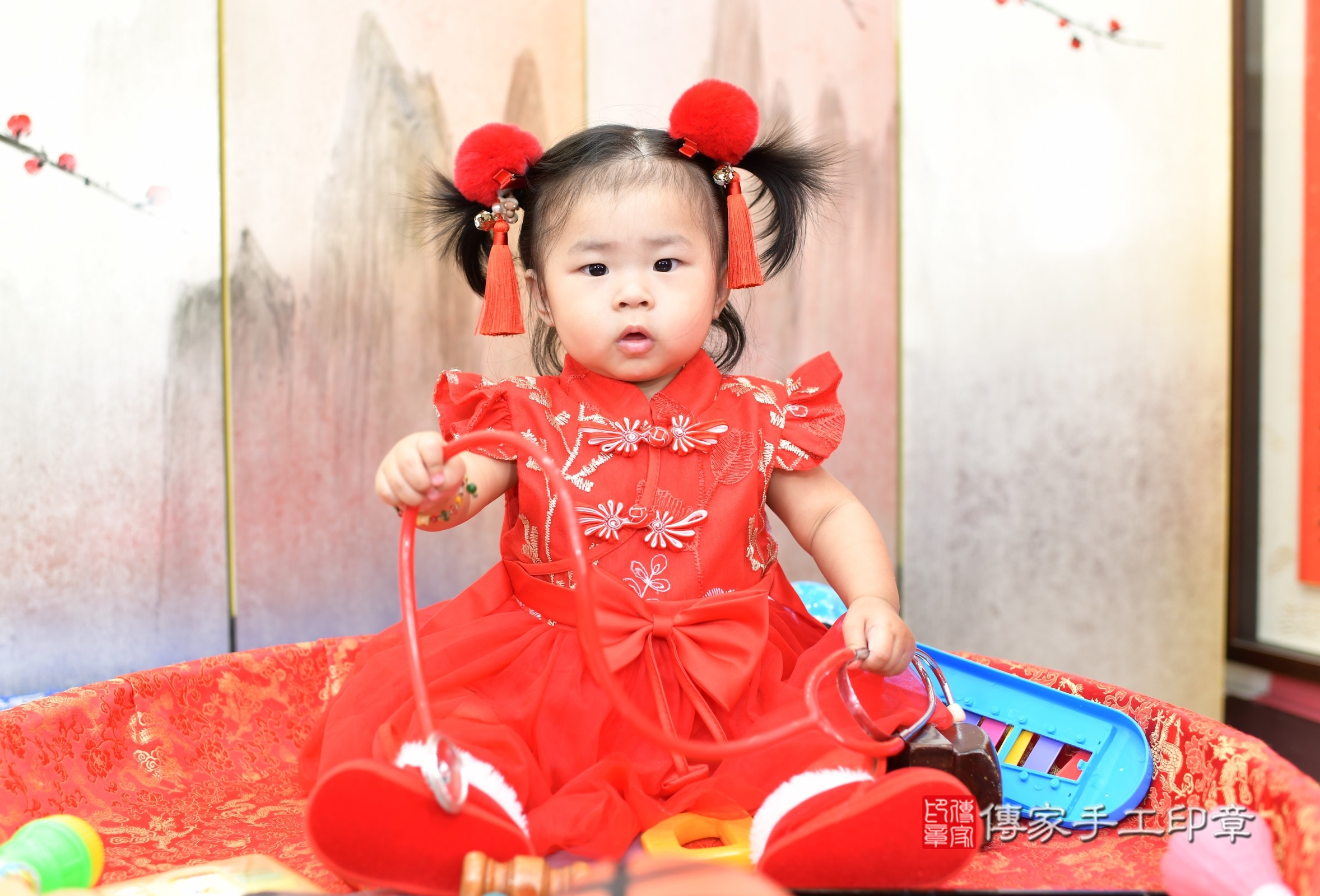 2025-06-28昀昀寶寶抓周，小孩古裝禮服照。地點：傳家「新北店」古禮會場照片集