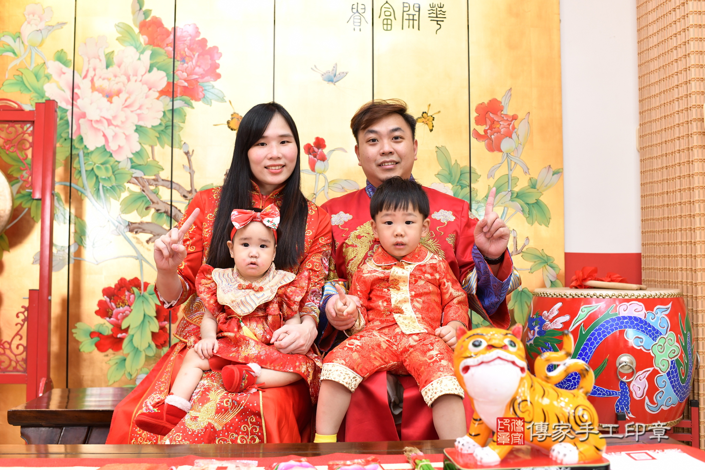 2025-05-14汝汝寶寶抓周，成人與小孩古裝禮服照。地點：傳家「新北店」古禮會場照片集