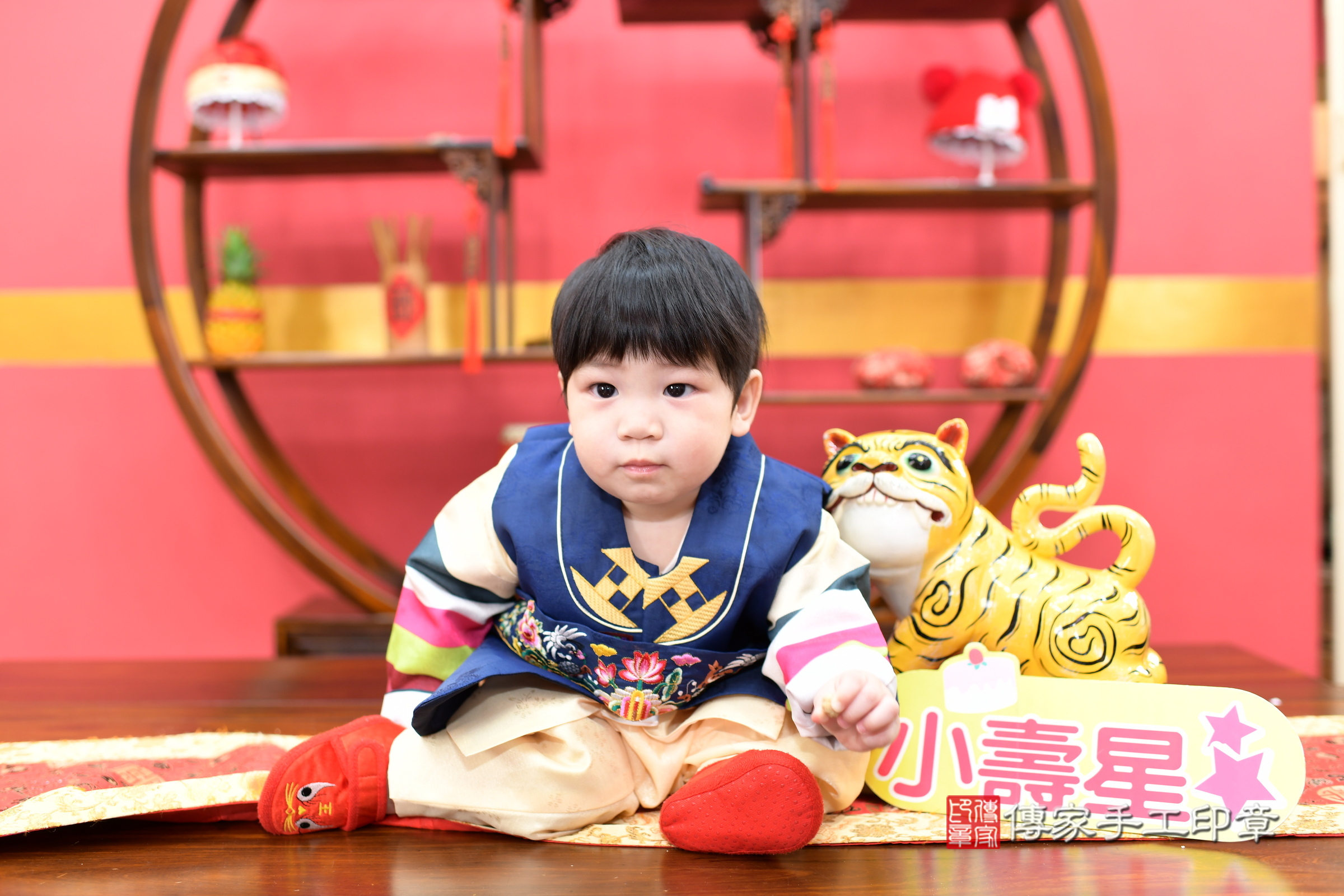 2025-08-02堂堂寶寶抓周，小孩古裝禮服照。地點：傳家「新北店」古禮會場照片集