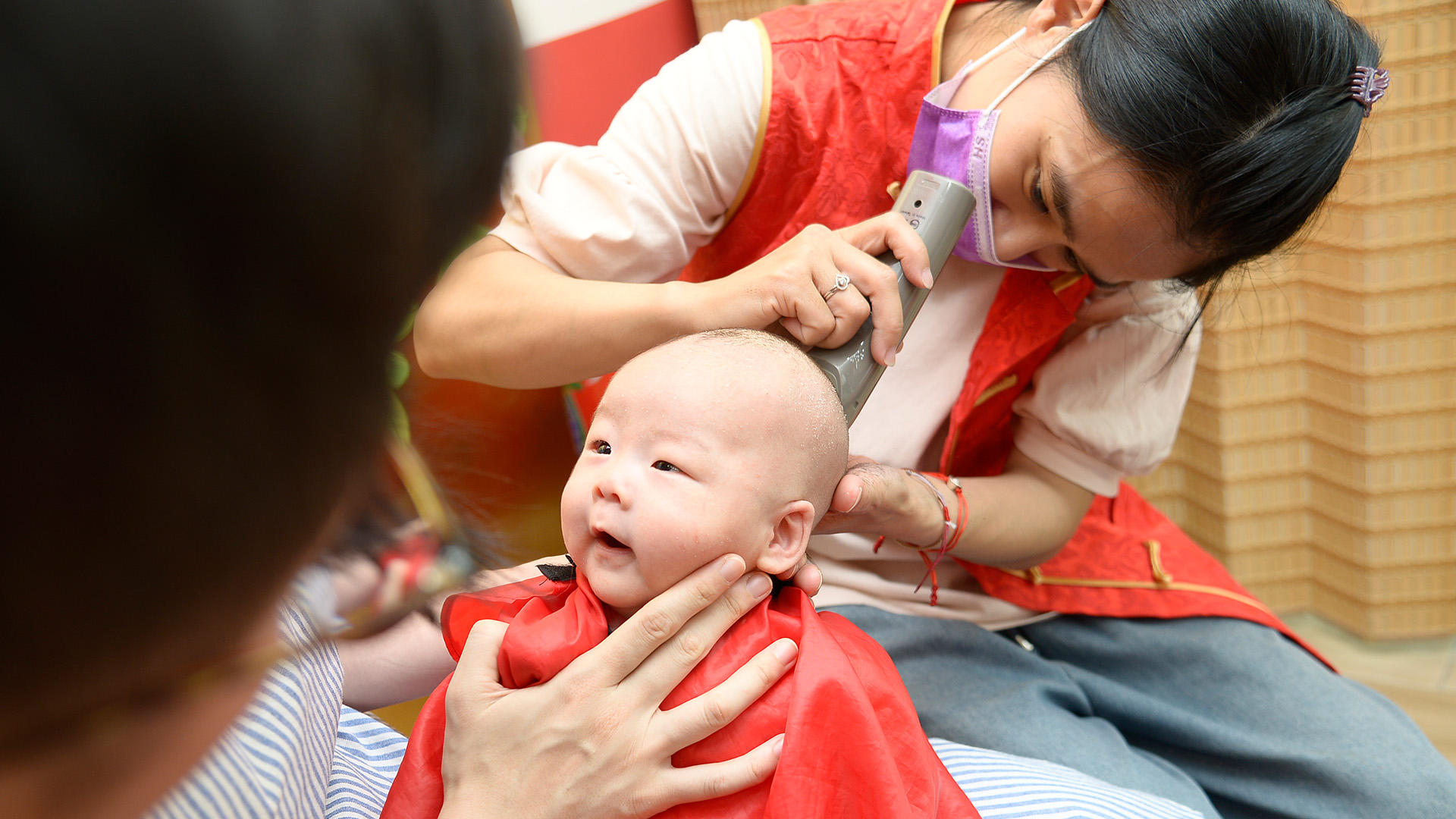 寶寶嬰兒剃頭，滿月祝福儀式照