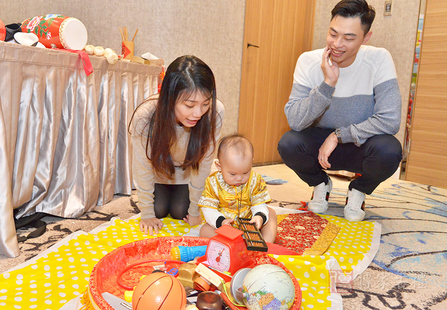 中式抓周佈置照範例