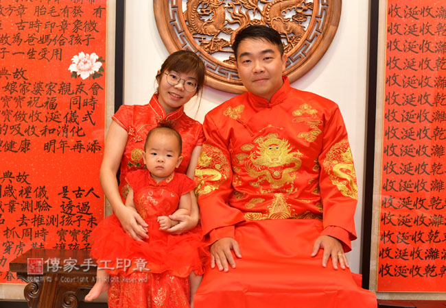 謝家抓周全家福照