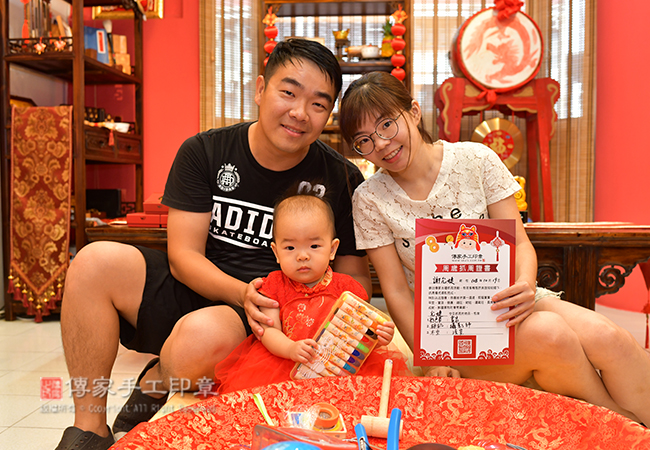 贈送寶寶抓周證書及全家福拍照紀念照