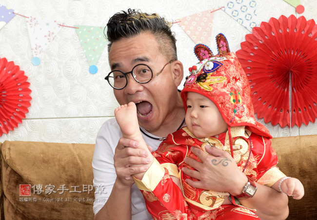 親友和可愛寶貝莊寶寶的嬰兒寫真特寫