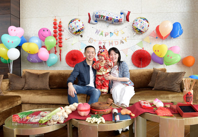 台中市西屯區莊寶寶慶生和到府抓周全家福