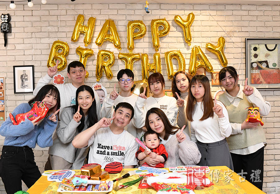 桃園到府抓周全家福分享