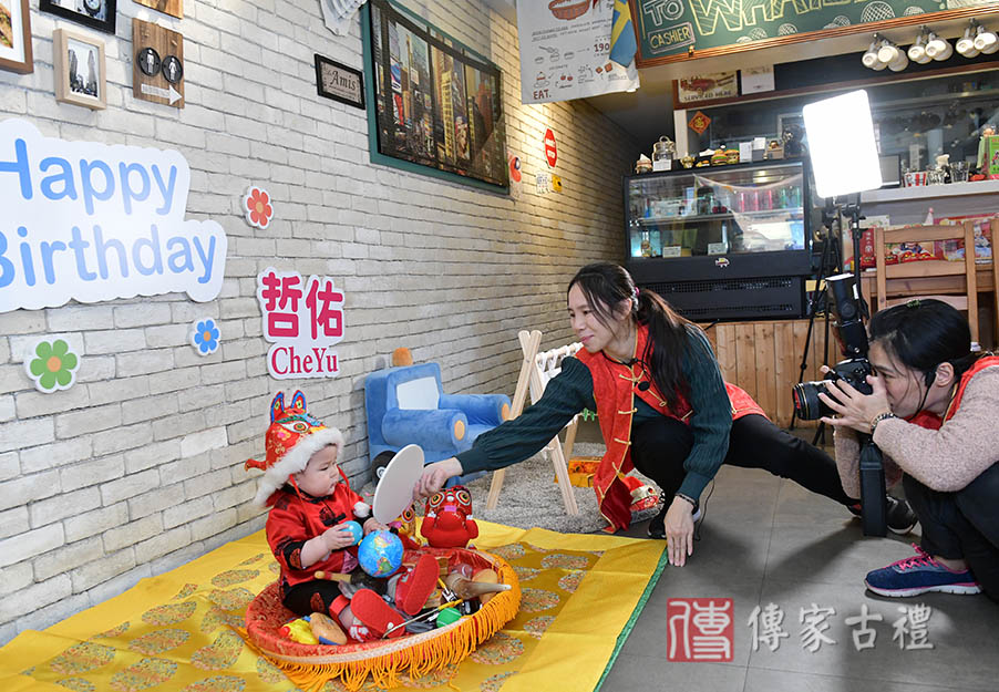 傳家專業主持人與攝影工作過程