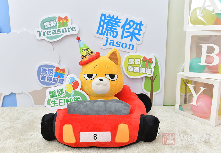 可手持使用，也可運用於會場佈置