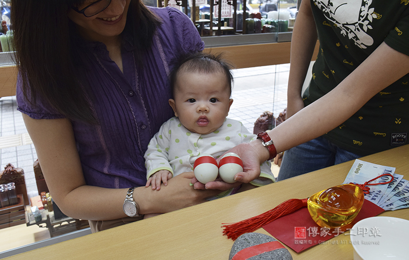 為陳寶寶準備來店，祝福儀式物品：鴨蛋