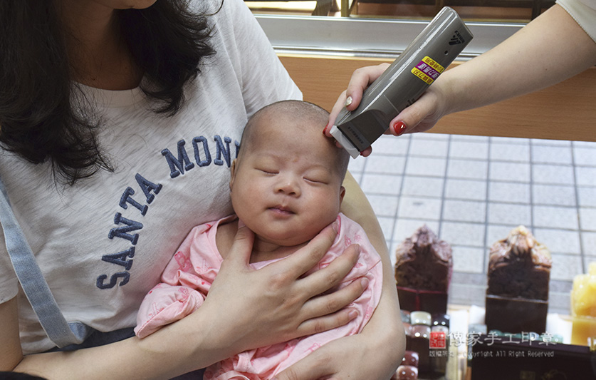 來店剃眉毛儀式過程照