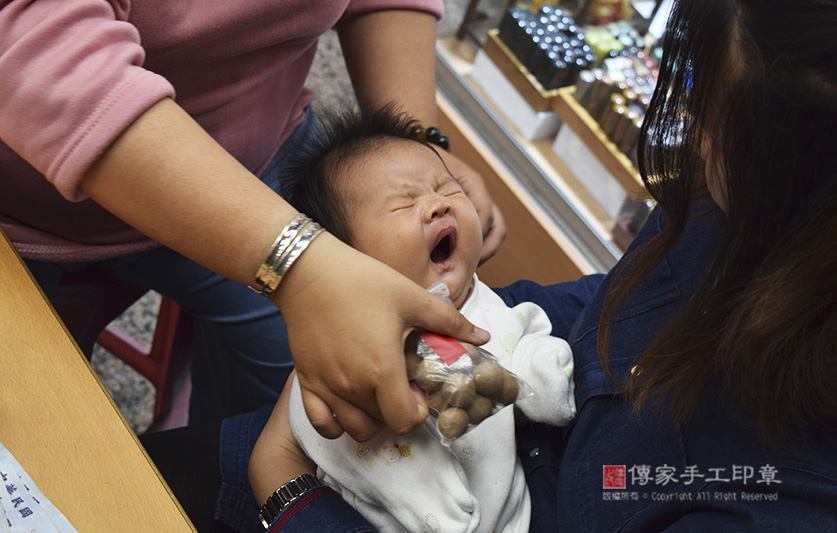 為周寶寶準備來店，祝福儀式物品：桂圓