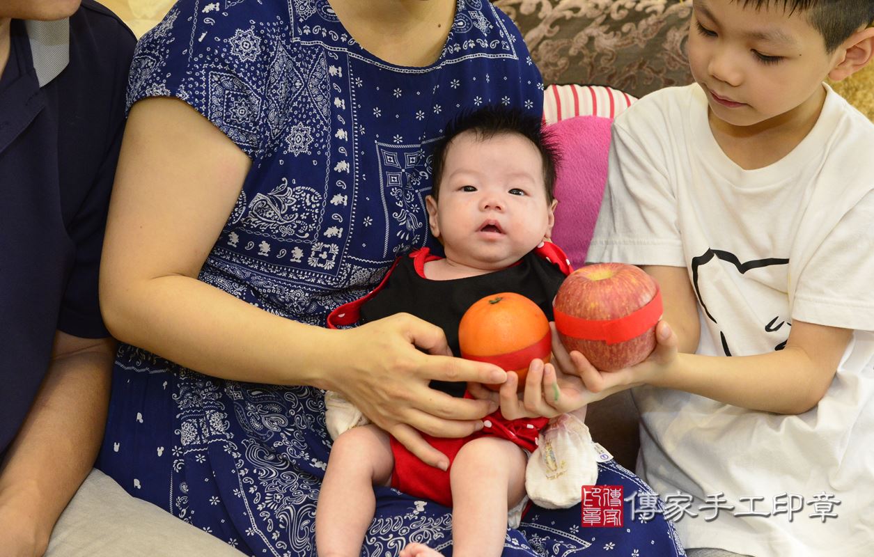 為葉寶寶準備祝福儀式物品：蘋果