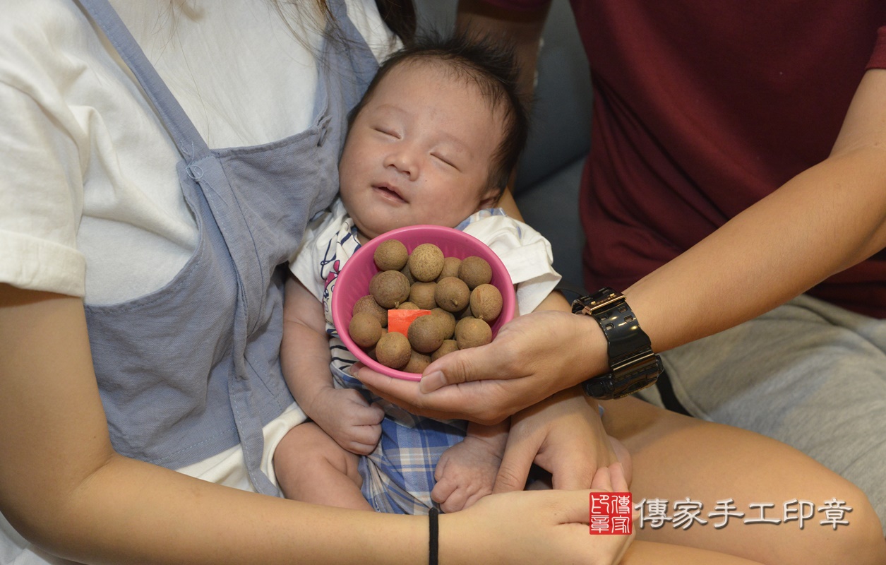 為薛寶寶準備祝福儀式物品：桂圓