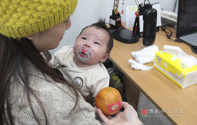 為江寶寶準備來店，祝福儀式物品：橘子