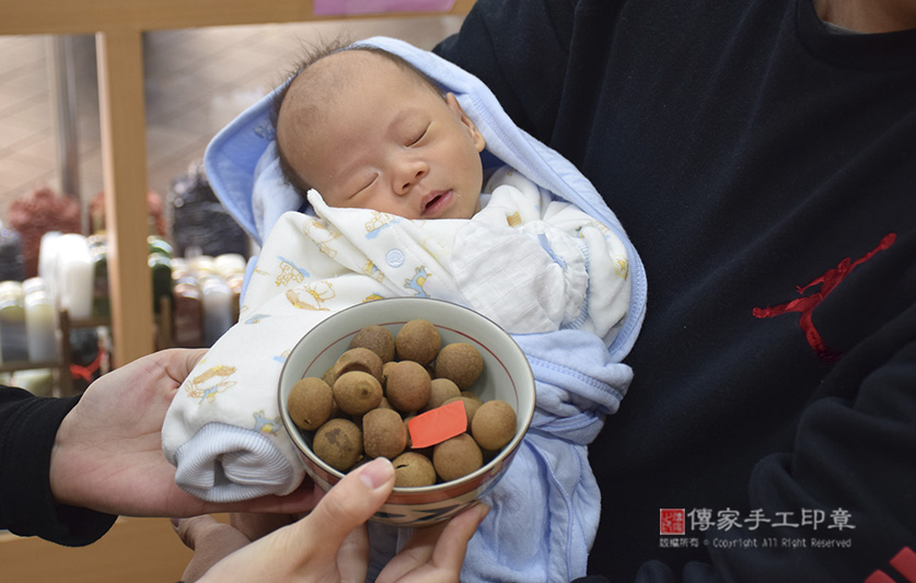 為林寶寶準備來店，祝福儀式物品：桂圓