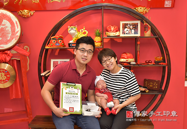 台中剃胎毛,贈送爸媽滿月剃頭證書及拍照