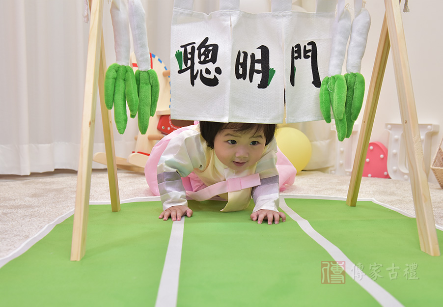 美式抓周儀式:過聰明門
