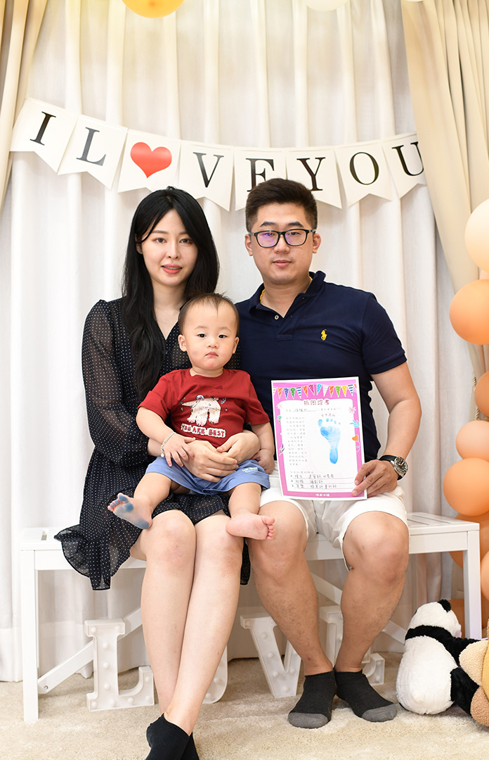美式抓周儀式:全家福拍照