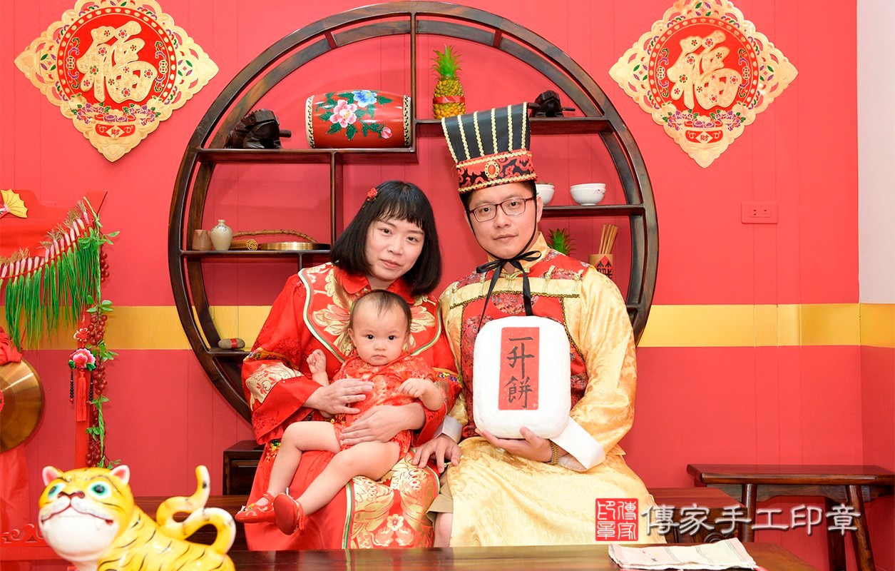 王家寶寶抓周-2021/04/25-中式成人禮服與小孩中式古禮服樣式5.jpg