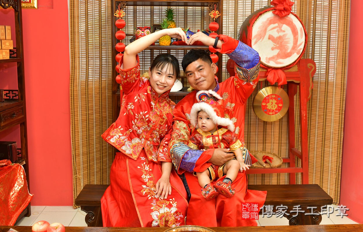 何家寶寶抓周-2021/10/16-成人中國風古裝禮服與小孩中國風古禮服樣式1.jpg