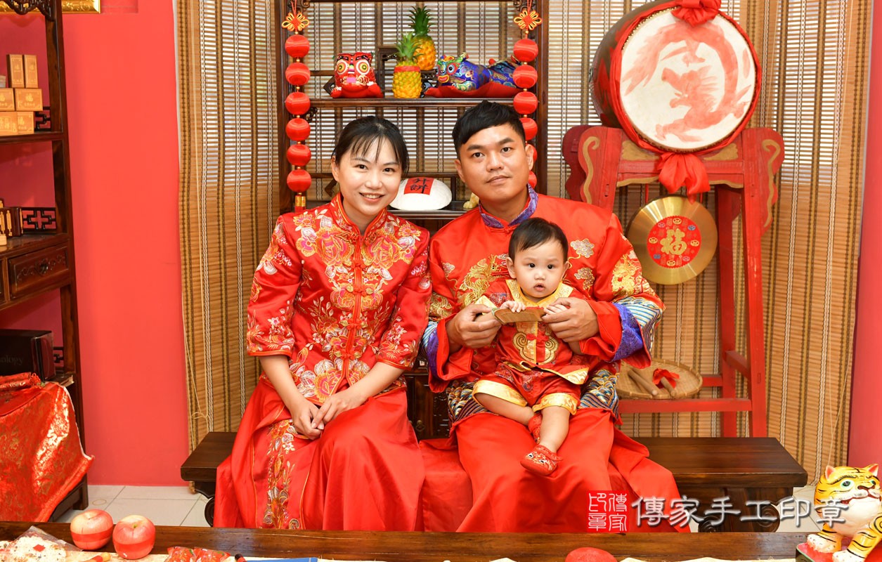 何家寶寶抓周-2021/10/16-成人中國風古裝禮服與小孩中國風古禮服樣式2.jpg