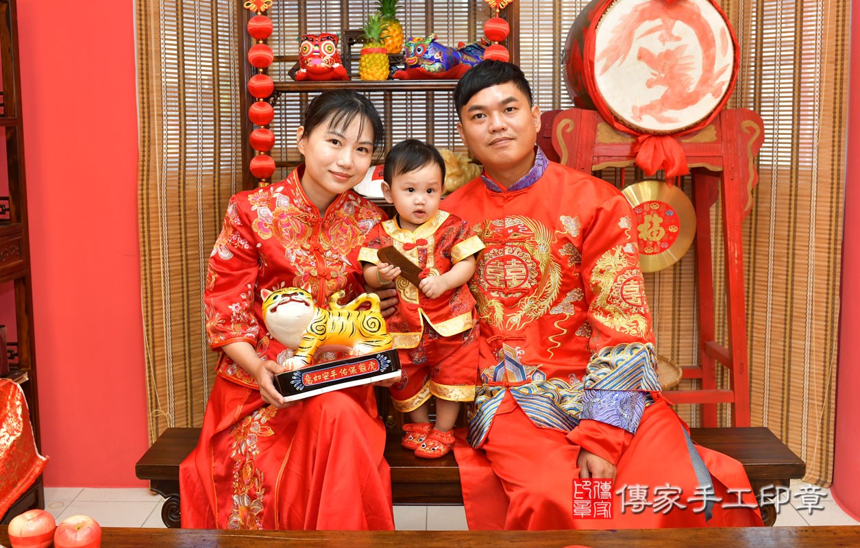 何家寶寶抓周-2021/10/16-成人中國風古裝禮服與小孩中國風古禮服樣式4.jpg