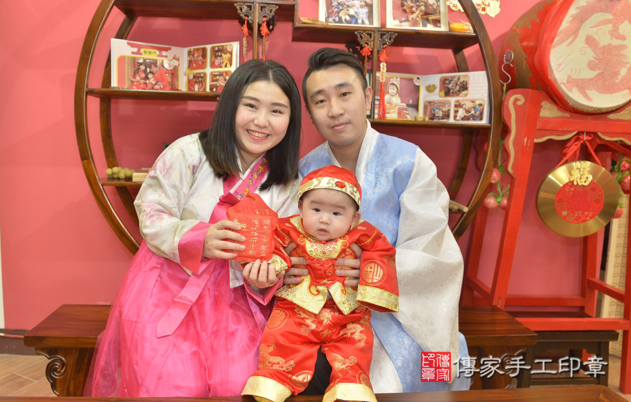 毛家寶寶收涎-2021/05/23-成人韓國風古裝禮服與小孩中國風古禮服樣式5.jpg