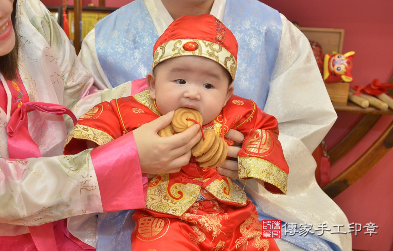 毛寶寶收涎-2021/05/23-中式小孩禮服樣式2.jpg