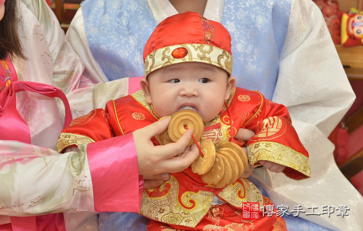 毛寶寶收涎-2021/05/23-中式小孩禮服樣式3.jpg