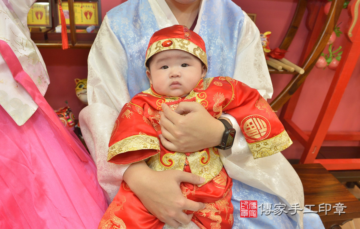 毛寶寶收涎-2021/05/23-中式小孩禮服樣式4.jpg