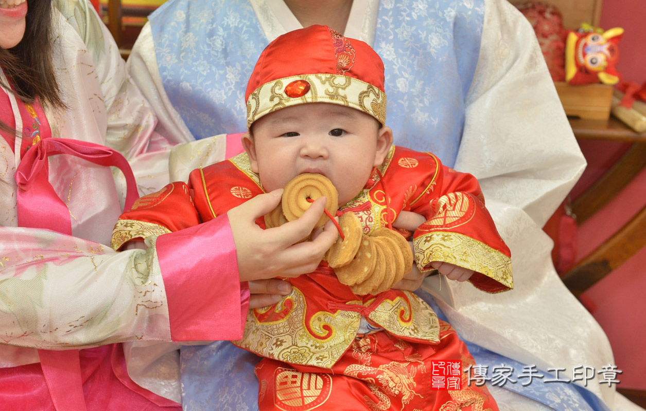 毛寶寶收涎-2021/05/23-中式小孩禮服樣式5.jpg