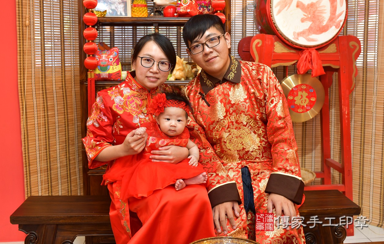 張家寶寶收涎-2020/07/12-成人中國風古裝禮服與小孩中國風古禮服樣式1.jpg