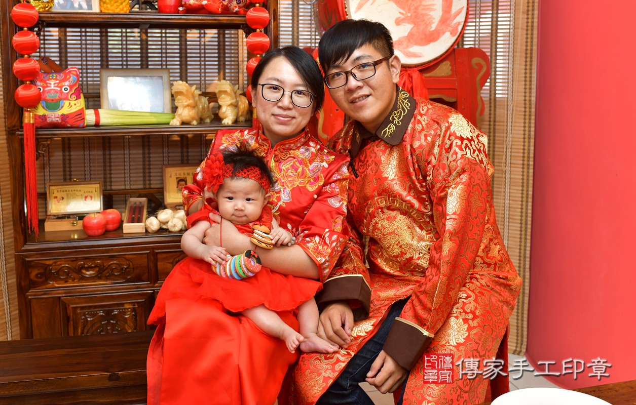 張家寶寶收涎-2020/07/12-成人中國風古裝禮服與小孩中國風古禮服樣式2.jpg
