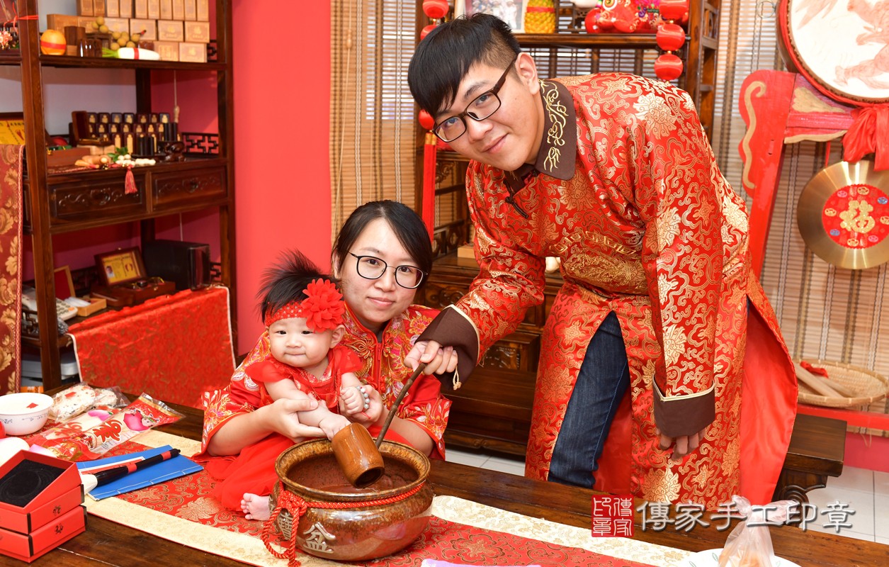 張家寶寶收涎-2020/07/12-成人中國風古裝禮服與小孩中國風古禮服樣式4.jpg