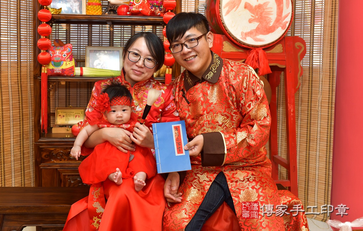 張家寶寶收涎-2020/07/12-成人中國風古裝禮服與小孩中國風古禮服樣式5.jpg