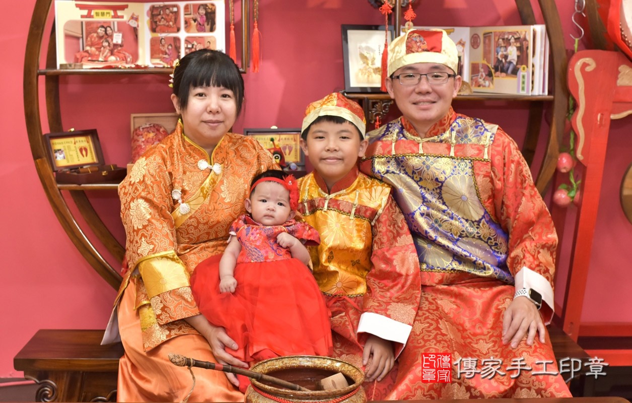 陳家寶寶收涎-2021/06/14-成人中國風古裝禮服與小孩中國風古禮服樣式1.jpg