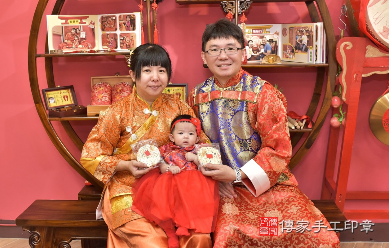 陳家寶寶收涎-2021/06/14-成人中國風古裝禮服與小孩中國風古禮服樣式4.jpg