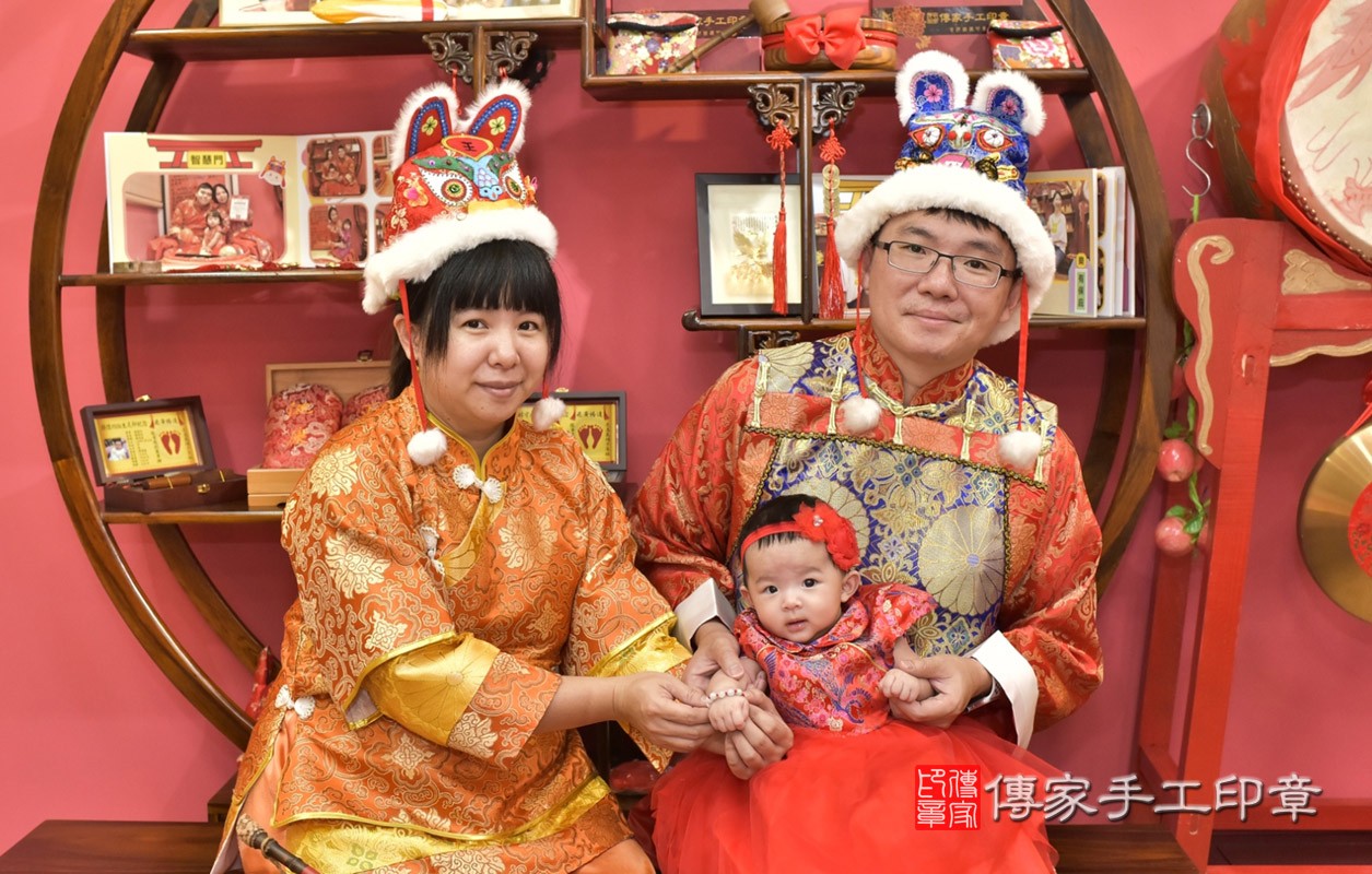 陳家寶寶收涎-2021/06/14-成人中國風古裝禮服與小孩中國風古禮服樣式2.jpg