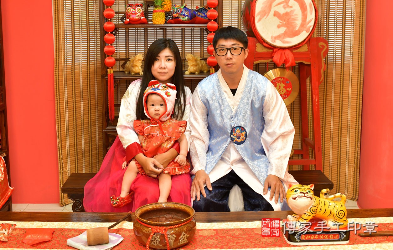 莊家寶寶抓周-2021/10/16-成人韓國風古裝禮服與小孩中國風古禮服樣式2.jpg