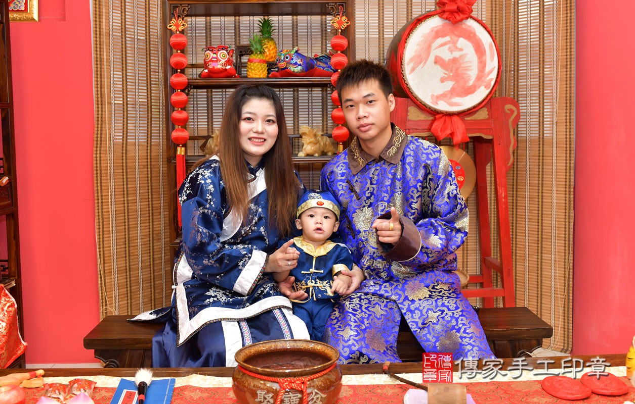 黃家寶寶抓周-2021/10/11-成人中國風古裝禮服與小孩中國風古禮服樣式2.jpg
