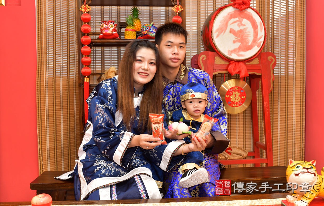黃家寶寶抓周-2021/10/11-成人中國風古裝禮服與小孩中國風古禮服樣式3.jpg