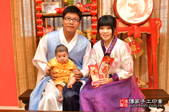 何家寶寶收涎-2020/05/31-成人韓國風古裝禮服與小孩韓式古禮服樣式4.jpg