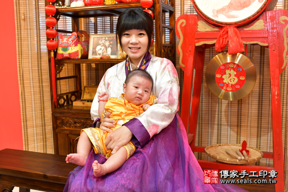 何家寶寶收涎-2020/05/31-成人韓國風古裝禮服與小孩韓式古禮服樣式5.jpg
