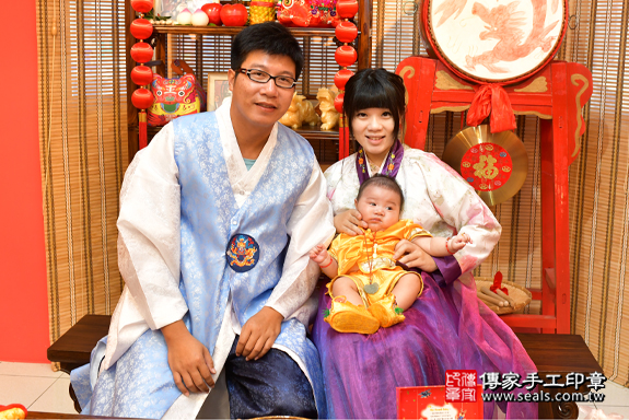何家寶寶收涎-2020/05/31-成人韓國風古裝禮服與小孩韓式古禮服樣式1.jpg